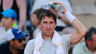 Hitzewelle bei French Open – Nach Hitzeschock: Ruud kämpft sich in Runde 2