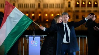 Fast alle Stimmen ausgezählt – Tisza-Partei von Peter Magyar gewinnt die Wahl in Ungarn