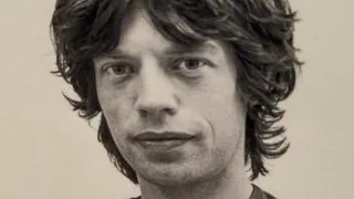 Ohne Glitzer und Glamour – Promi-Passfotos: So natürlich sieht man Stars selten