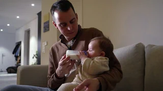 Karriere oder Kinderzimmer – Väter im Clinch – alte Rollenbilder dominieren immer noch