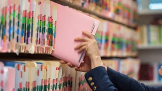 Staatsverwaltung im Visier – Hat die Schweiz zu viel oder zu wenig Staatspersonal?