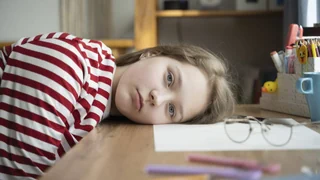 Müde Gesellschaft – Innere Uhr vs. Schul- und Arbeitszeiten: ein ewiger Konflikt?