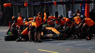 GP Aserbaidschan – Zum Auftakt in der Leitplanke: McLaren-Probleme in Baku
