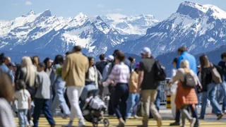 1. SRG-Umfrage – Pattsituation bei «Keine 10-Mio-Schweiz»-Initiative