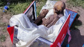 Skurriler Fund in Peru – Wenn die Lieferdienst-Tasche zum Mumien-Bett wird