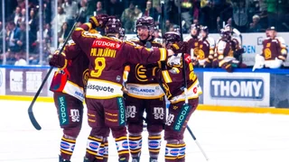 7:3 im 2. Halbfinalspiel – Servette hält Freiburgs Aufholjagd in extremis stand