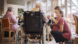 Fusion im Gesundheitswesen – Pflegeheimriese Tertianum übernimmt Senevita – die Hintergründe