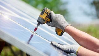 Batteriemonitor Schweiz 2026 – Batterien-Boom bei Solaranlagen entlastet das Stromnetz