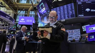 Insiderhandel im Weissen Haus? – Wie im Schatten des Krieges Millionenprofite gescheffelt werden