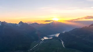 Wettervideo der Woche – Erste Sonnenstrahlen über den Glarner Alpen