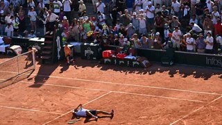 Hitze an French Open – Nach Drama-Sieg: Mensik sackt entkräftet zusammen