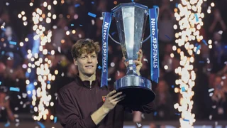 Endspiel an den ATP Finals – Titel verteidigt: Sinner schlägt Alcaraz und triumphiert in Turin