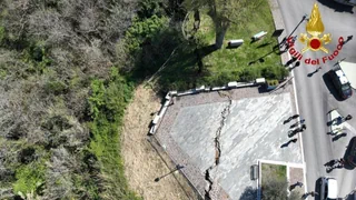 Nach Unwettern – Erdrutsch in Süditalien: Autobahn und Bahnstrecke gesperrt