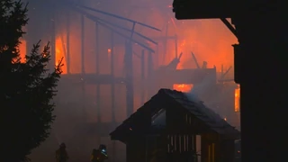 Bärau im Kanton Bern – Grosseinsatz wegen Brand im Emmental – Mehrere Gebäude in Flammen