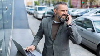 Geschlecht und Führungskräfte – Kommen Männer als launige Chefs leichter davon?