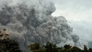 Auf den Philippinen – Grosse Rauchwolken: Vulkan Mayon ist ausgebrochen