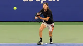 3 Geschichten von den US Open – Tsitsipas staucht Gegner zusammen, Paul macht Überstunden