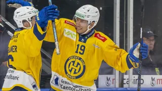 HCD gewinnt in Zug – Auch dank Genoni-Patzern: Davos feiert 7. Sieg im 7. Spiel