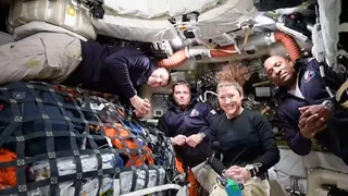 Orion-Raumschiff unterwegs – Astronautin flickt WC: «Ich bin die Weltraum-Klempnerin»