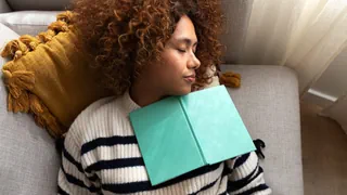 Zeit für ein Nickerchen – Warum der Mittagsschlaf das Leben besser macht