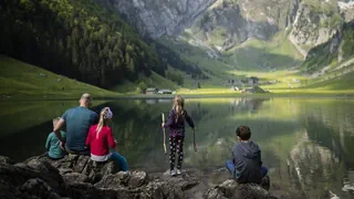 Meinungsumfrage der SRG – Mehrheit wünscht sich Dinge, die nicht im Laden zu kaufen sind