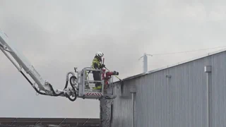 Grosseinsatz – In Biberist brennt eine Recyclingfabrik – Löscharbeiten dauern an