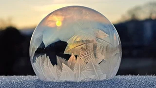 Winterzauber – So gefrieren Seifenblasen – Tipps für magische Eis-Kunstwerke