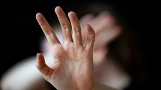 Schwere Vorwürfe – Schwede soll seine Frau an 120 Männer verkauft haben