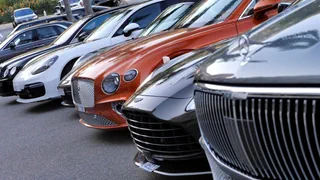 Umgehung von Sanktionen – Wie Luxusautos trotz Sanktionen nach Russland gelangen