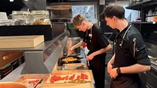 Besuch beim Starkoch – Eine Schulklasse übernimmt für einen Tag Andreas Caminadas Küche