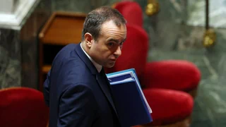 Budget-Debatte – Nach monatelangem Ringen: Frankreichs Budget unter Dach und Fach