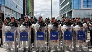 Machtkampf in der Türkei – Polizei dringt in Oppositionszentrale in Ankara ein