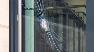 Fragwürdige Geschäftspraktiken – Betroffene warnen vor dubioser Freiburger Fensterreparaturfirma