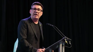 Machtkampf bei Labour – Andy Burnham bringt Keir Starmer nach Wahlsieg in Bedrängnis