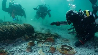 Archäologie – Römische Bootsladung vom Grund des Neuenburgersees gehoben
