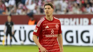 Internationale Fussball-News – Itten verlässt Düsseldorf – Malaga letzter Aufsteiger in Spanien