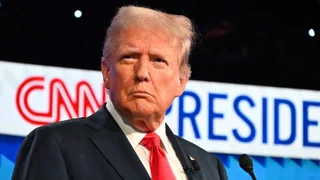 Übernahmeschlacht um Warner – Alles auf MAGA? Trump hofft auf Eigentümerwechsel bei CNN