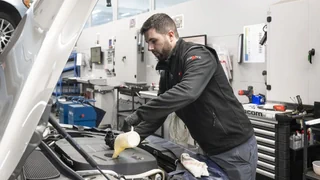 Engpass wegen Iran-Krieg – Beim Motorenöl klemmt es gewaltig