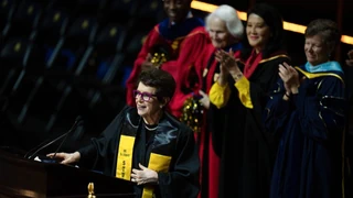Bachelor in Geschichte – Tennislegende Billie Jean King feiert mit 82 Jahren Uniabschluss