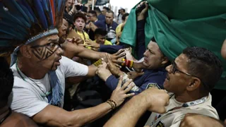 COP30 in Brasilien – Indigene Aktivisten stürmen Weltklimakonferenz