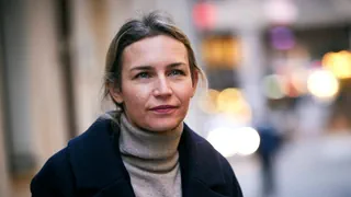 Neues von Bestseller-Autorin – In «Aufrecht» verteidigt Lea Ypi die Würde ihrer Grossmutter