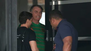 Wegen erhöhter Fluchtgefahr – Brasiliens Ex-Präsident Bolsonaro festgenommen