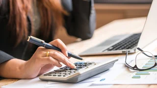 Q&A zu Arbeitsrecht und Budget – «Wo kann ich im Alltag am meisten einsparen?»