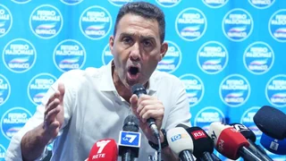 Neue Rechtspartei – Ein Ex-General stellt Italiens Politik auf den Kopf