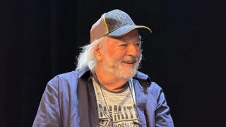 5 skurrile Fakten zum Komiker – Warum Peach Weber seit 40 Jahren keinen Friseur besucht