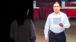 Museum Tinguely in Basel – Männer lesen Gewaltberichte von Frauen aus Ecuador