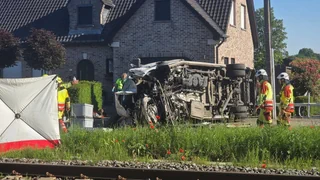 Unglück bei Bahnübergang – Zug kollidiert in Belgien mit Schulbus – mehrere Tote