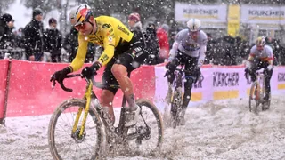 News aus dem Radsport – Sturz im Schneetreiben: Van Aert muss am Knöchel operiert werden