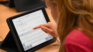 Rasante Entwicklung – Braucht es bei KI jetzt mehr Unterstützung für Schulen?