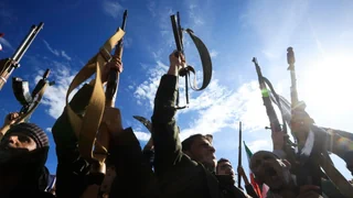 Huthi-Miliz an der Seite Irans – Warum greifen die Huthis Israel gerade jetzt an?